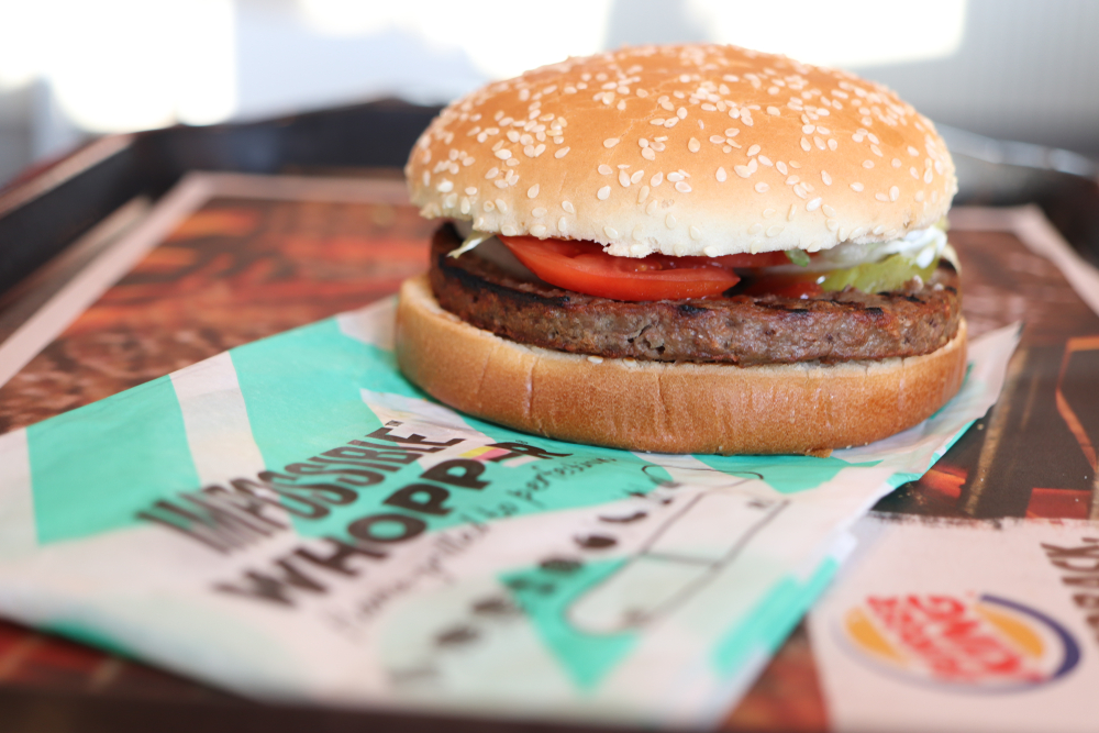 Веган подал в суд на Burger King за обжаривание растительных котлет рядом с мясными 